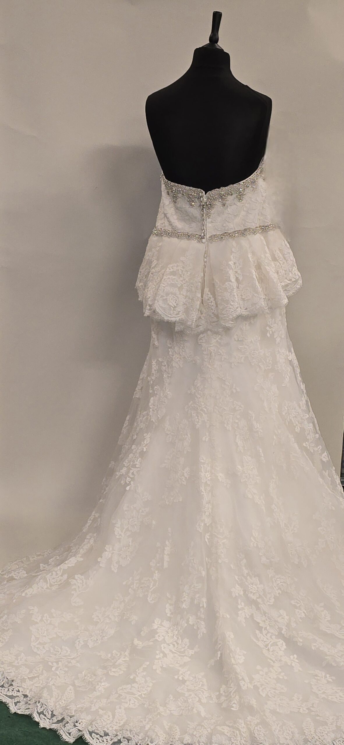 Mori Lee Peplum wedding dress, UK Size 28 - Image 10